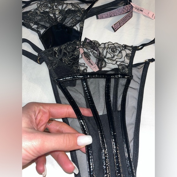 Lot de 2 culottes Victoria’s Secret neuves avec étiquettes. - Picture 2 of 5